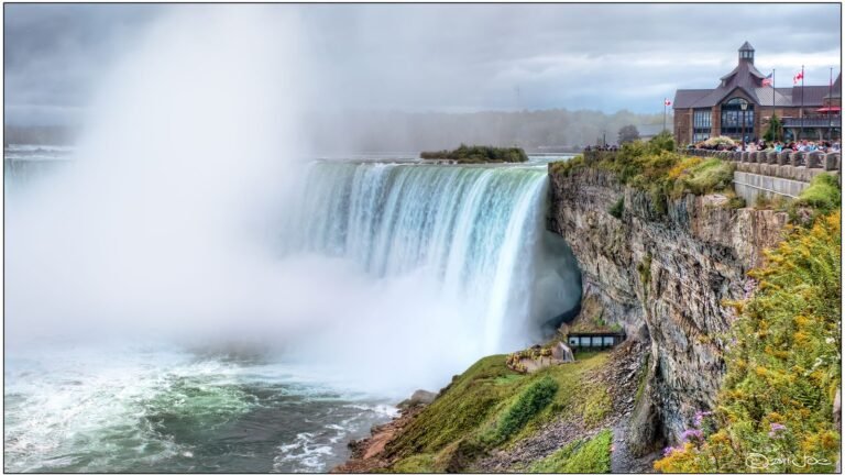 Horseshoe Falls at Niagara Falls in Ontario, Canada
