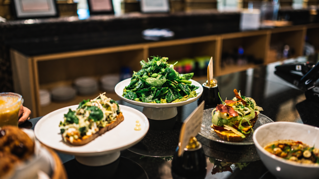 What to eat in Canada – fresh local dishes at a Canadian food market