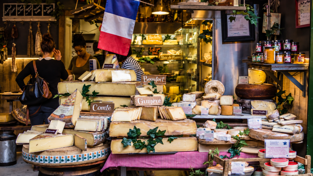 What to eat in France – traditional French cheese market
