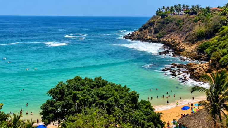 Mexico coastlines at Playa Carrizalillo in Puerto Escondido, Oaxaca